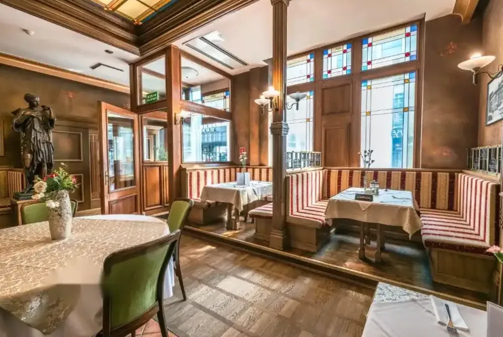 Elegancki salon VIP kasyna we Wrocławiu